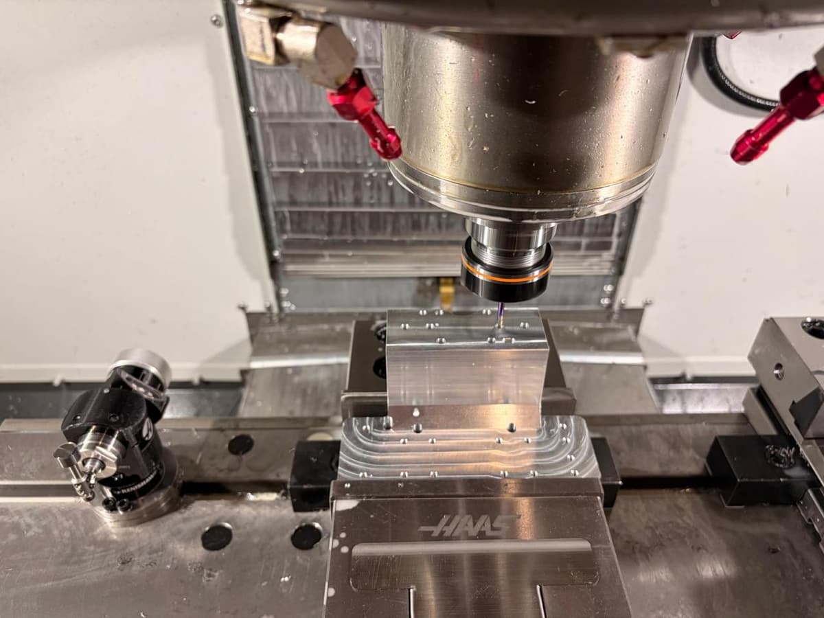 Sous-ensembles aluminium prêts pour expédition après parachèvement